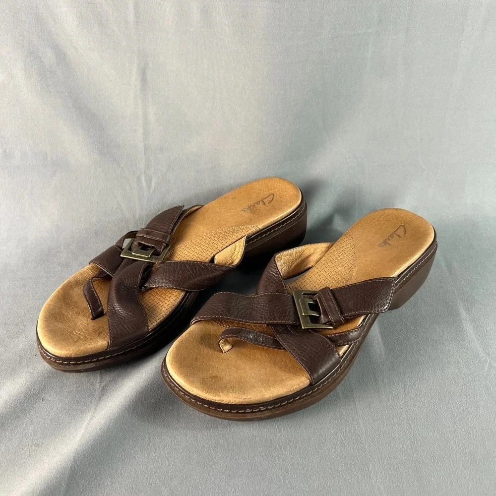 Clarks Slide Womens US 8 Brown Pebbled Leather Cross Straps Slip On Sandals